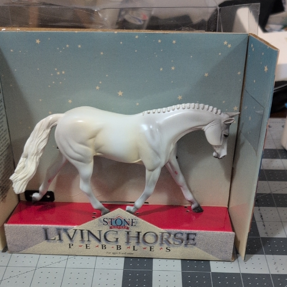 Living Horse Pebbles - White Figurine